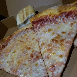 I&apos;m from Jersey and I consider myself a pizza snob. I offer no apologies. This is the best.