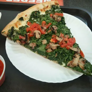 White sauce, spinach, mushrooms and tomatoes slice.