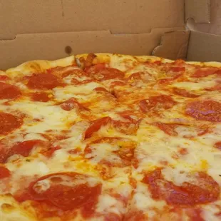 14 inch pepperoni and extra cheese pie