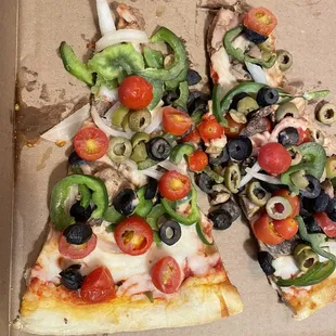 Salad bar veggie pizza!