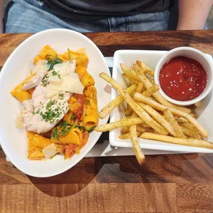 Rigatoni N Rosemary fries