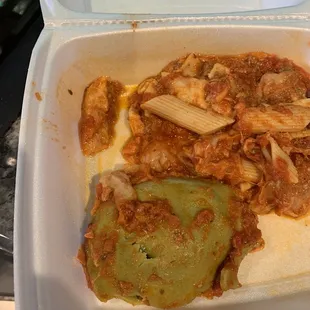 Spinach Ravioli that was included in the Pasta Combo. Notice the sampler is all thrown together.