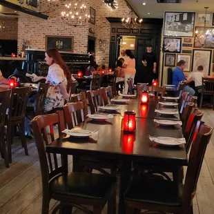 They have seating for large groups. April 2022