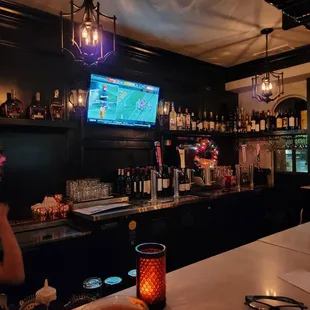 Bar!
