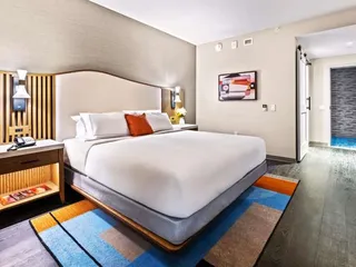 Lively Hotel