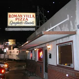 http://pikes-peak-cafe.com/romanvilla.jpg