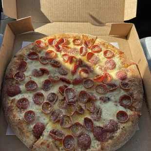 Amazing food and great service. Everyone is super sweet. The food comes fast and delicious. Definitely worth stopping!