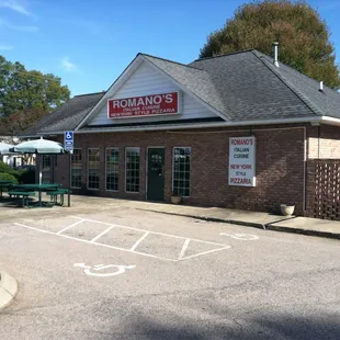 the outside of the restaurant