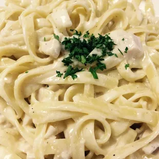 a plate of pasta with chicken