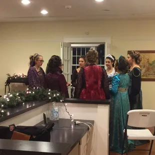 Sacred Heart High School singing Christmas songs.