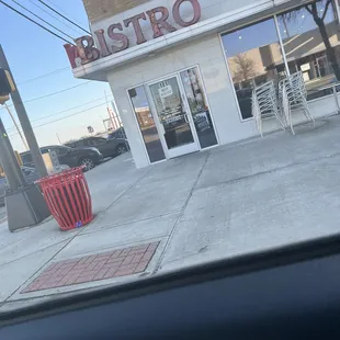 Italian bistro! Get in here!