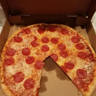 Extra Large Pepperoni Pizza