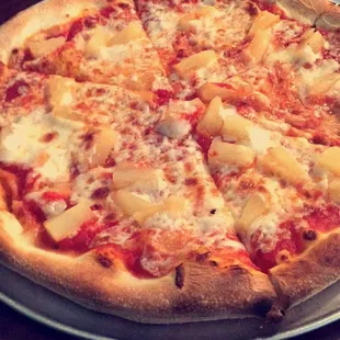 Pineapple pizza @Roma&apos;s