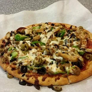 Roma's Supreme original crust (beef, pepperoni, canadian bacon, sausage, mushrooms, green pepper, green olives and black olives