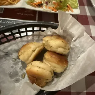 Garlic knots