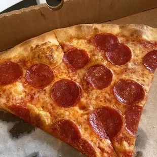 Large pepperoni pizza