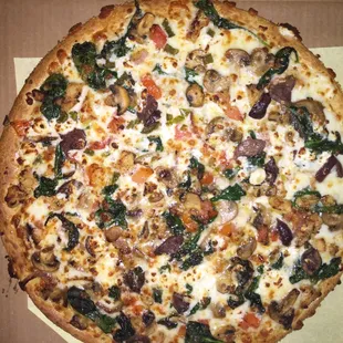 CYO Pizza!! Spinach, Fresh Mushrooms, Chicken, Tomatoes, Onions