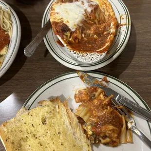 Lasagna and garlic bread