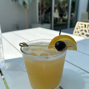 Lemon amaretto cocktail