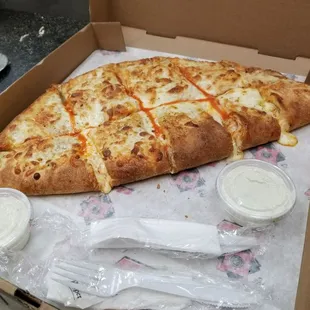 Bufalo chiken calzone