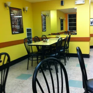 Clean upper dining area!