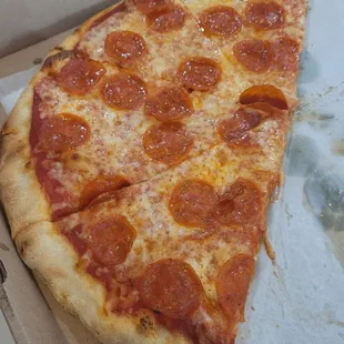 Pepperoni pizza pie