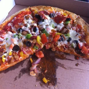 Got the supreme pizza. Kind in a little sketchy area. But the pizza is INCREDIBLE.