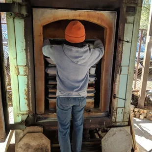 Loading a gas kiln