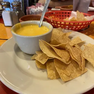 Chips and Chile Con Queso