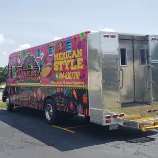 a taco truck parked in a parking lot
