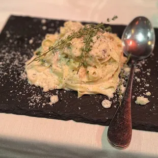 Fettuccine Alfredo Pasta w/truffle paste