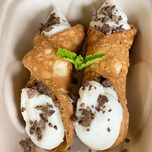 Delicious cannolis