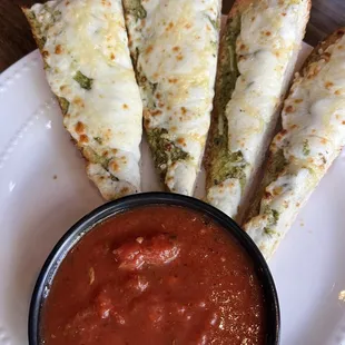 Pesto cheese bread