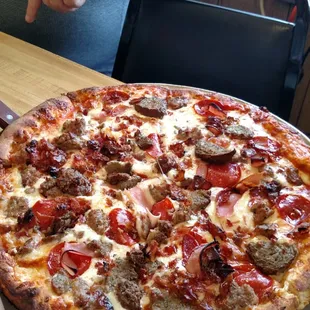 This is what i call meatza!