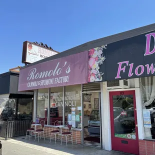 Exterior of Romolo's Cannoli in San Mateo.