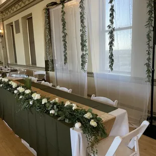 October 2022 the start of the wedding bridal party table.