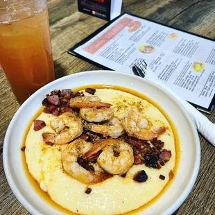 a bowl of grits with shrimp and bacon