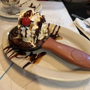 Dessert  order it. Sooo good!!!