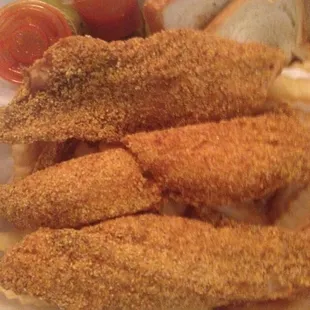 catfish fillets, soggy bread &amp; stale fries :( :( :(