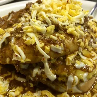 Chili cheese burger. Very tasty.