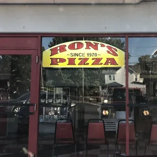 Ron&apos;s Pizza Front