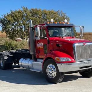 Rolloffs &amp; Flatbed service for Industrial, Residential, Commercial and Agricultural needs.