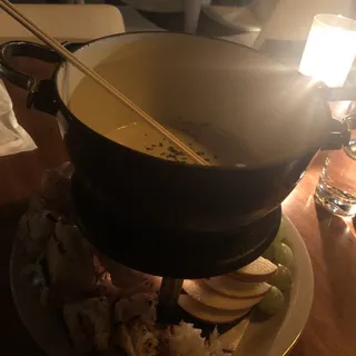 Brie and Sherry Wine Fondue