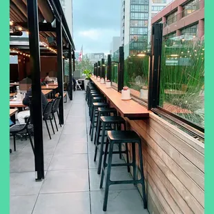 Casual rooftop - counter order vibe