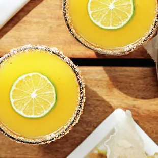 two margaritas and a pizza