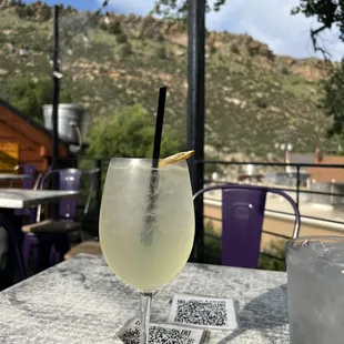 Limoncello spritz