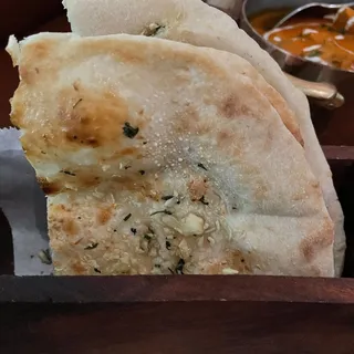 GARLIC NAAN