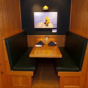 booths and tables