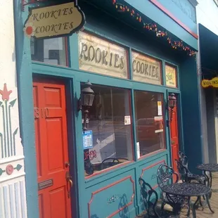 the outside of a cookie shop