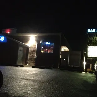 the outside of a restaurant at night